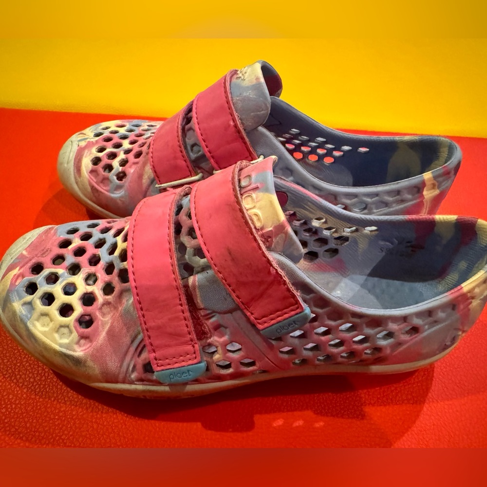 PLAE Kids Tie-Dye Water-Friendly Mary Jane Shoes in Pink and Blue